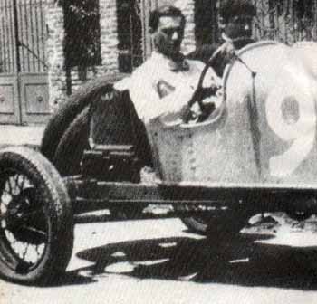 Fangio sobre el Ford numero 9