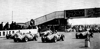 Salida del primer GP puntuable para el campeonato del mundo, en Silverstone 1950. Los 158 ya marcaban la pauta
