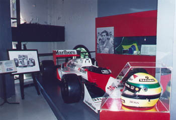 El casco de Senna en primer plano.