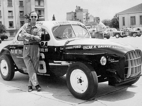 Oscar Galvez y su Coupe Ford
