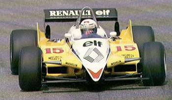 Alain Prost a fondo con el Renault.